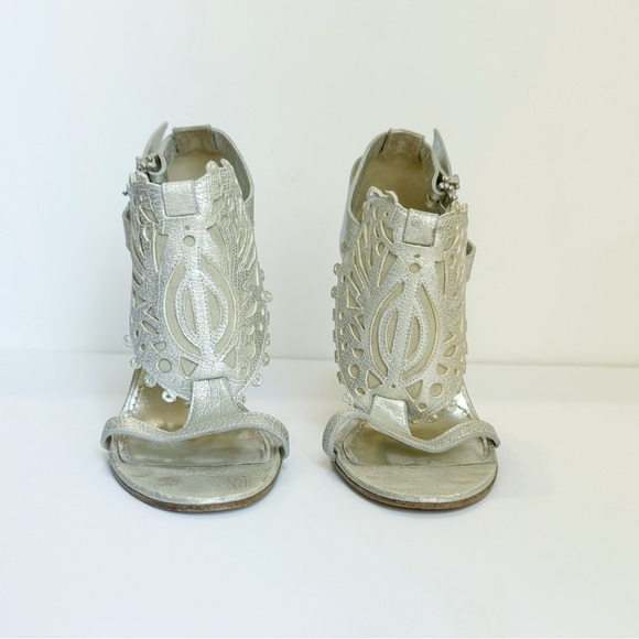 GIVENCHY METALLIC SILVER CRACKED LEATHER OPEN TOE CHUNKY HEELS - Picture 4 of 11